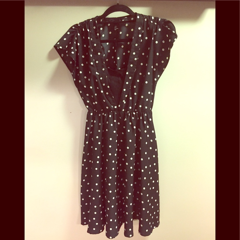 SOLD 💃🏻Flirty polka dot dress💃🏻 SOLD